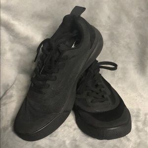 Vans Ultrarange Blk/Blk Men’s 8.0/Women’s 9.5